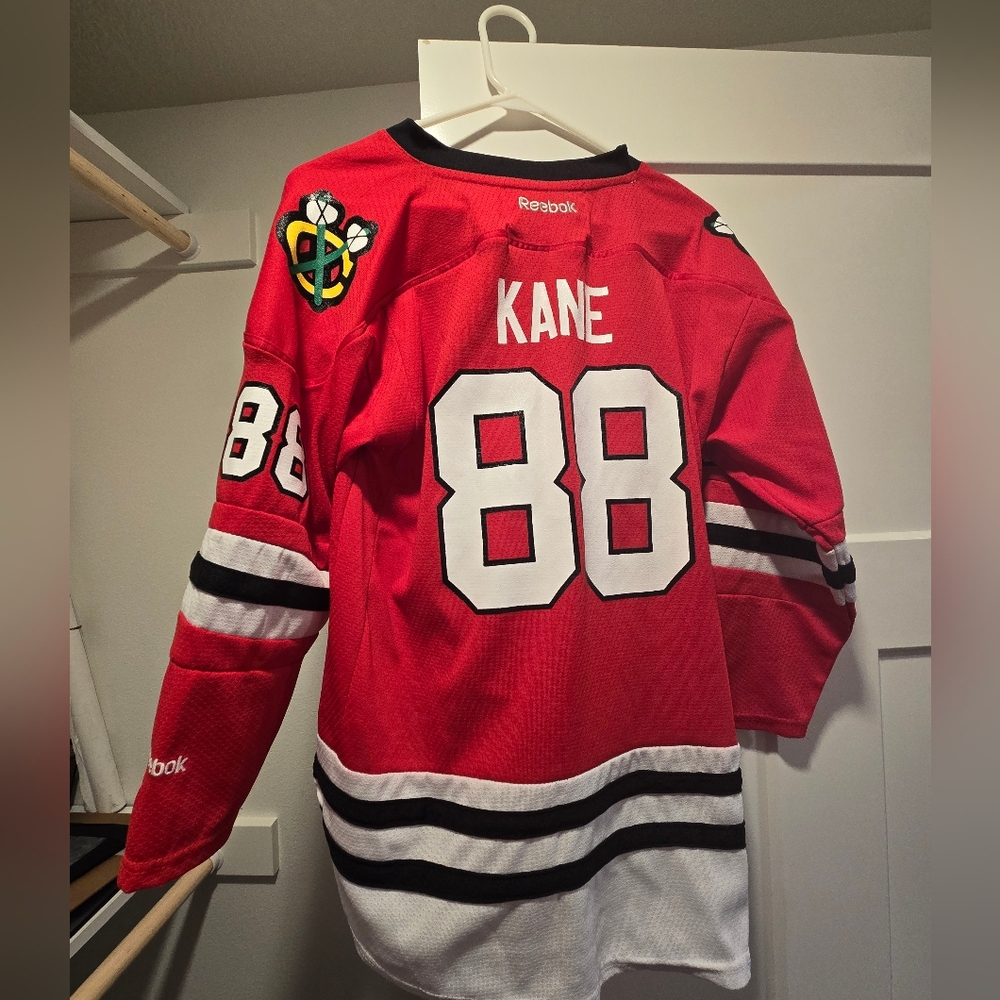 Patrick Kane Blackhawks Hockey Jersey - Youth L/XL